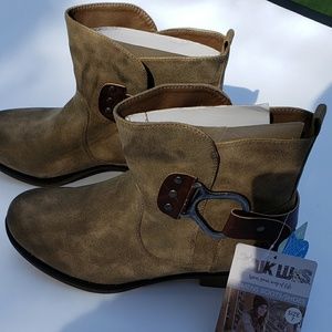 Womens boots by Muk Luk